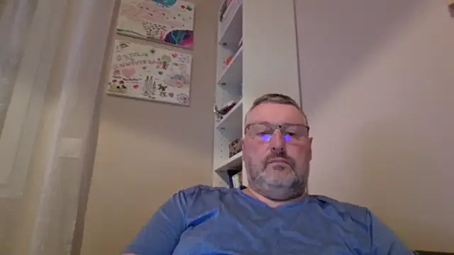 doudou310 online show from March 4, 2026, 5:02 am