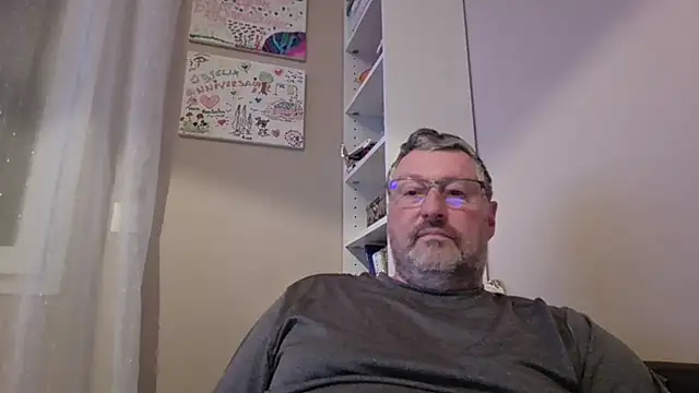 doudou310 online show from April 14, 2026, 4:07 am