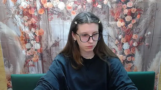 LilianaShine online show from March 4, 2026, 6:19 am