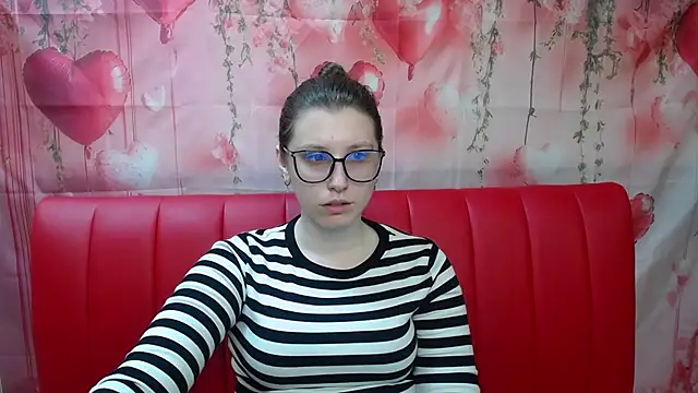 Snapshot of LilianaShine chatting on May 8, 2026, 5:02 am LilianaShine online show from May 8, 2026, 5:02 am