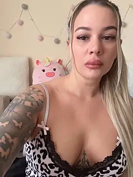 Snapshot of sexybatwomen33 chatting on March 7, 2026, 6:54 am sexybatwomen33 online show from March 7, 2026, 6:54 am