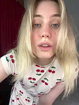 LovelyMiu online show from April 26, 2026, 2:04 pm