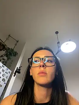 Snapshot of alibi_room chatting on May 3, 2026, 9:21 pm alibi room online show from May 3, 2026, 9:21 pm