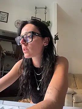 Snapshot of alibi_room chatting on June 2, 2026, 1:35 pm alibi room online show from June 2, 2026, 1:35 pm