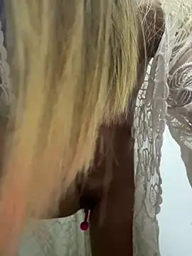 Snapshot of vicky_ney chatting on March 18, 2025, 10:26 pm vicky ney online show from March 18, 2025, 10:26 pm