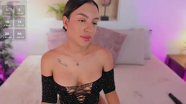 Snapshot of xiomara_cortes chatting on May 3, 2026, 12:44 pm xiomara cortes online show from May 3, 2026, 12:44 pm