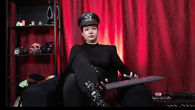 Izumy Velvet online show from August 3, 2026, 9:07 pm