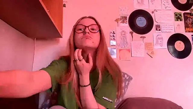 LaureenVielma online show from April 25, 2026, 1:41 pm