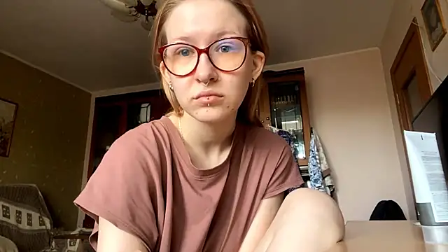 LaureenVielma online show from April 27, 2026, 8:23 am