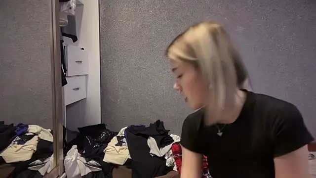 lilXdomiii online show from February 18, 2026, 1:40 pm