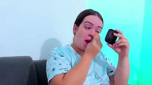 Emely pregnantt online show from March 18, 2026, 5:32 am