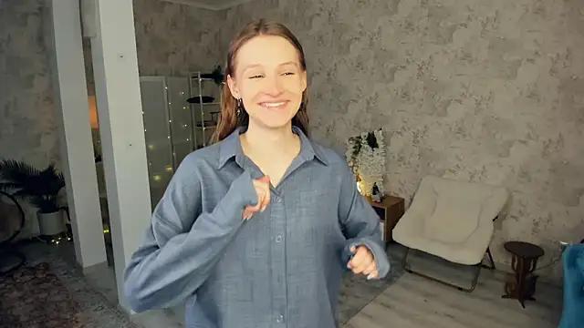 LianneBynon online show from February 13, 2026, 7:37 am