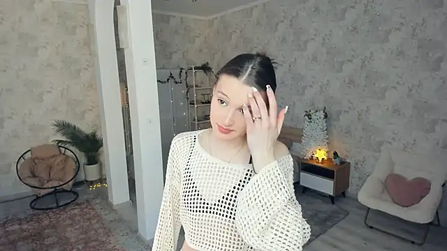 LianneBynon online show from April 25, 2026, 9:01 am