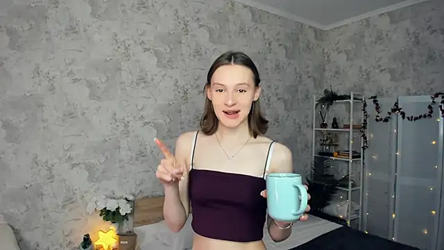 LianneBynon online show from May 3, 2026, 8:20 am
