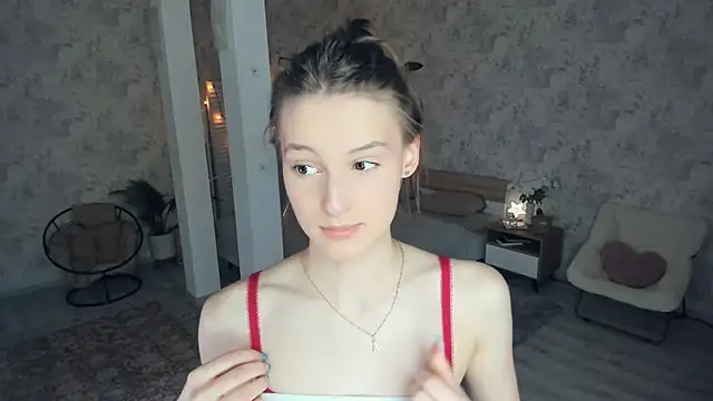 LianneBynon online show from May 25, 2026, 8:31 am