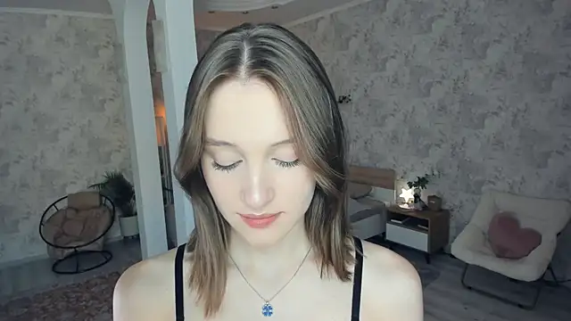 LianneBynon online show from June 19, 2026, 8:40 am