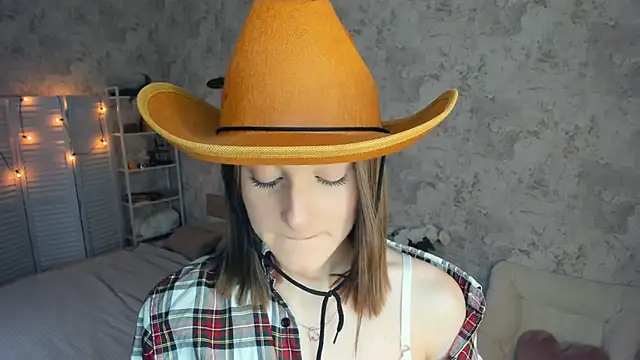 LianneBynon online show from June 27, 2026, 8:41 am
