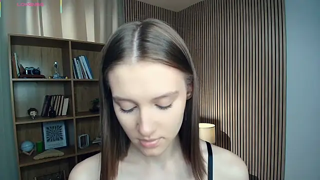 LianneBynon online show from July 13, 2026, 9:45 am