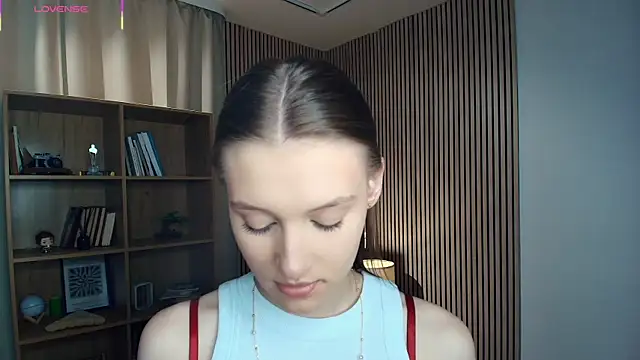 LianneBynon online show from July 18, 2026, 9:02 am