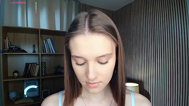 LianneBynon online show from August 3, 2026, 8:35 am