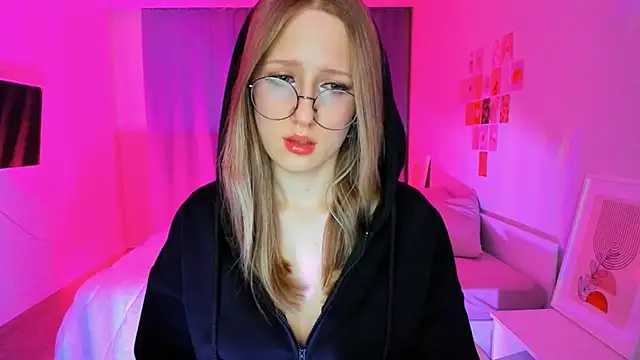 Vega Taylor online show from March 3, 2026, 3:45 am