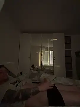 LubasOriginMen online show from April 8, 2026, 4:34 am