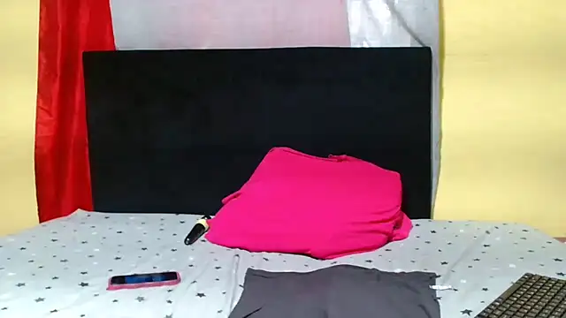 JinglynJuicy22 online show from February 4, 2026, 7:25 am