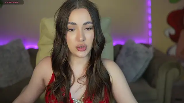Snapshot of OliviaMoore_ chatting on June 19, 2026, 12:53 pm OliviaMoore online show from June 19, 2026, 12:53 pm