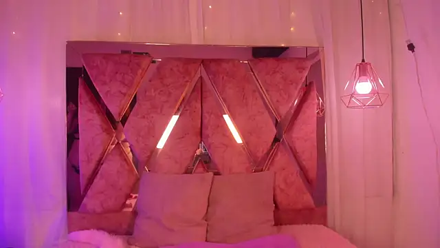 shantal cooper  online show from February 11, 2026, 8:36 pm