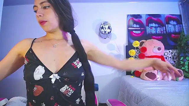lika little0 online show from May 17, 2026, 11:45 pm