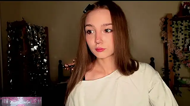 Snapshot of HoneyComfy chatting on May 23, 2026, 1:26 pm HoneyComfy online show from May 23, 2026, 1:26 pm
