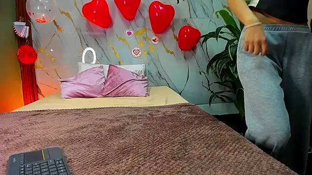 Amanda Rossi online show from February 15, 2026, 3:42 pm