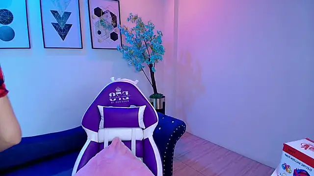 Snapshot of Maddie_T18 chatting on May 28, 2026, 11:29 am Maddie T18 online show from May 28, 2026, 11:29 am