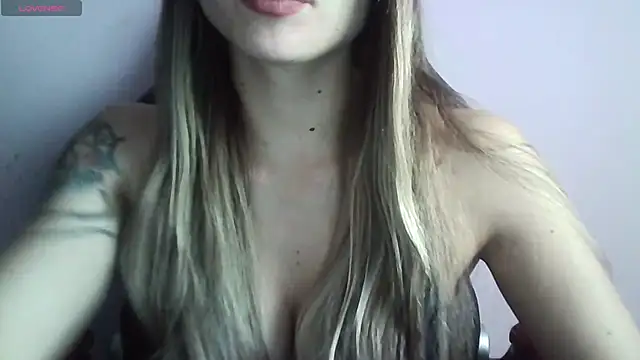 Snapshot of Tifanny_0a chatting on June 1, 2026, 9:16 pm Tifanny 0a online show from June 1, 2026, 9:16 pm