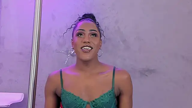 Snapshot of naomi__blair chatting on May 11, 2026, 3:45 am naomi blair online show from May 11, 2026, 3:45 am