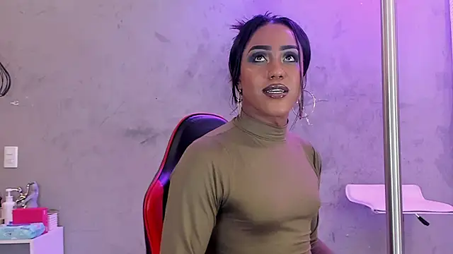 Snapshot of naomi__blair chatting on June 14, 2026, 3:08 am naomi blair online show from June 14, 2026, 3:08 am