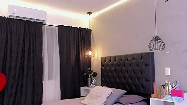 Snapshot of naomi__blair chatting on June 20, 2026, 3:31 am naomi blair online show from June 20, 2026, 3:31 am