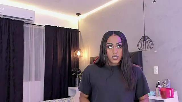 Snapshot of naomi__blair chatting on June 30, 2026, 3:29 am naomi blair online show from June 30, 2026, 3:29 am
