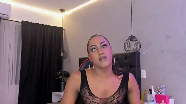 Snapshot of naomi__blair chatting on July 23, 2026, 3:37 am naomi blair online show from July 23, 2026, 3:37 am