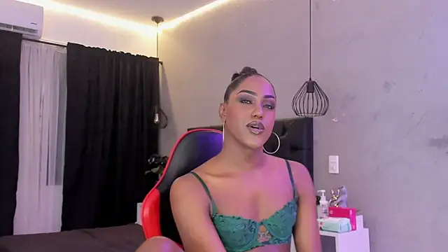 Snapshot of naomi__blair chatting on July 28, 2026, 3:24 am naomi blair online show from July 28, 2026, 3:24 am