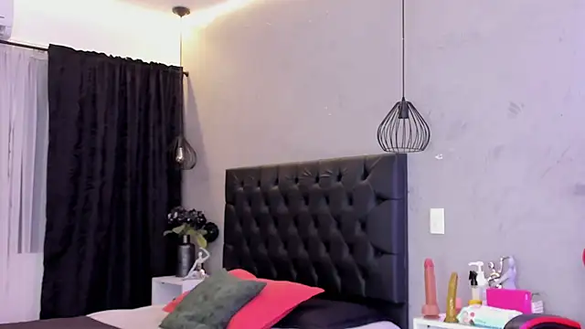 Snapshot of naomi__blair chatting on August 1, 2026, 3:39 am naomi blair online show from August 1, 2026, 3:39 am