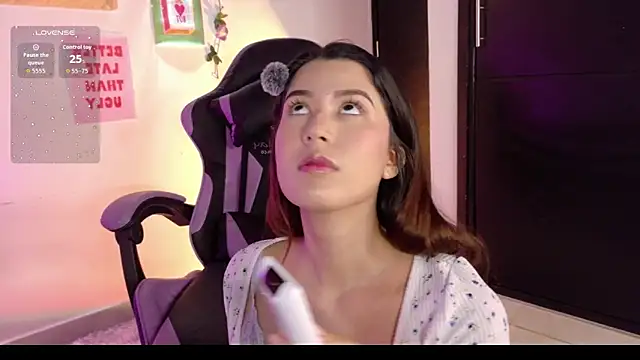 emicute  online show from February 13, 2026, 2:57 pm