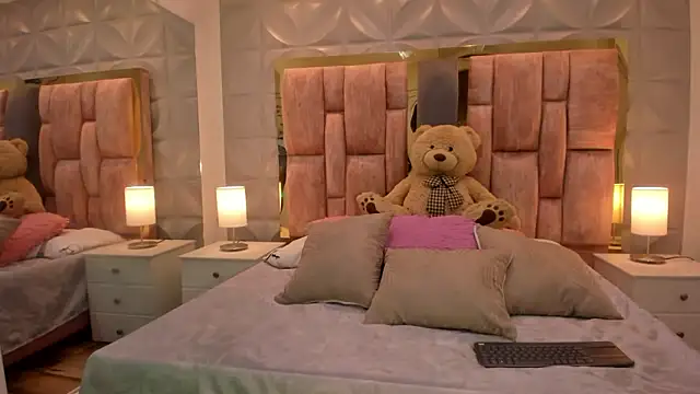 Paris Velvet online show from February 24, 2026, 10:19 pm