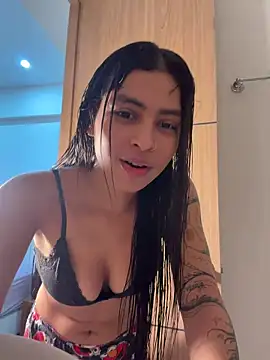 Snapshot of Chel__ chatting on May 23, 2026, 6:18 am Chel online show from May 23, 2026, 6:18 am