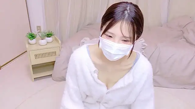 Snapshot of _MIYUnya chatting on February 8, 2026, 1:03 pm MIYUnya online show from February 8, 2026, 1:03 pm