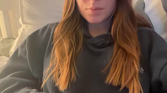 Lucyschickt online show from February 17, 2026, 4:57 pm