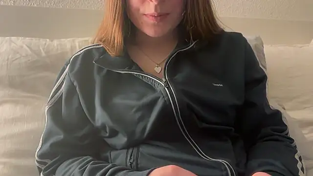 Lucyschickt online show from March 1, 2026, 6:43 pm