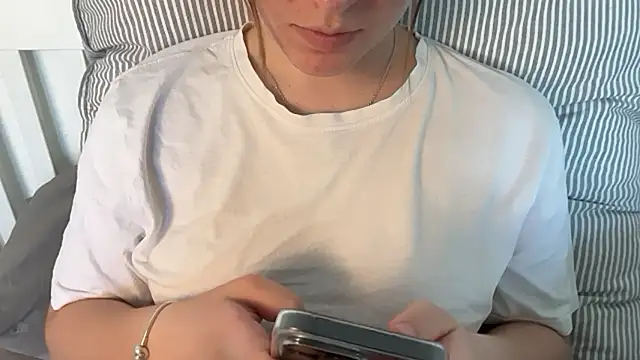 Lucyschickt online show from June 25, 2026, 3:38 pm