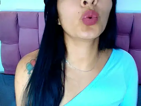Snapshot of Melannyy__ chatting on June 9, 2026, 4:24 am Melannyy online show from June 9, 2026, 4:24 am