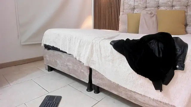 Lia Nova online show from February 22, 2026, 1:18 am